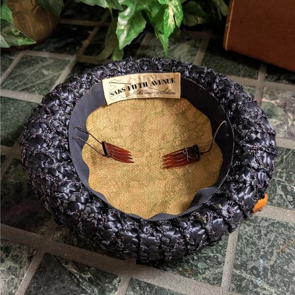 Saks Fifth Avenue Millinery Vintage MCM Beige & Black Straw Bumper Hat w/ Fruit - Picture 8 of 8